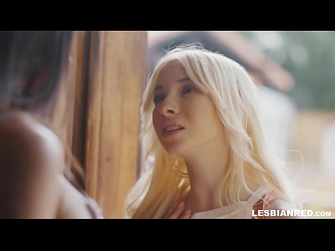 ❤️ Dívka se po několika měsících vrátí domů a skončí u lízání kundy své nevlastní matky ❤️ Porno u nás ❌️❤